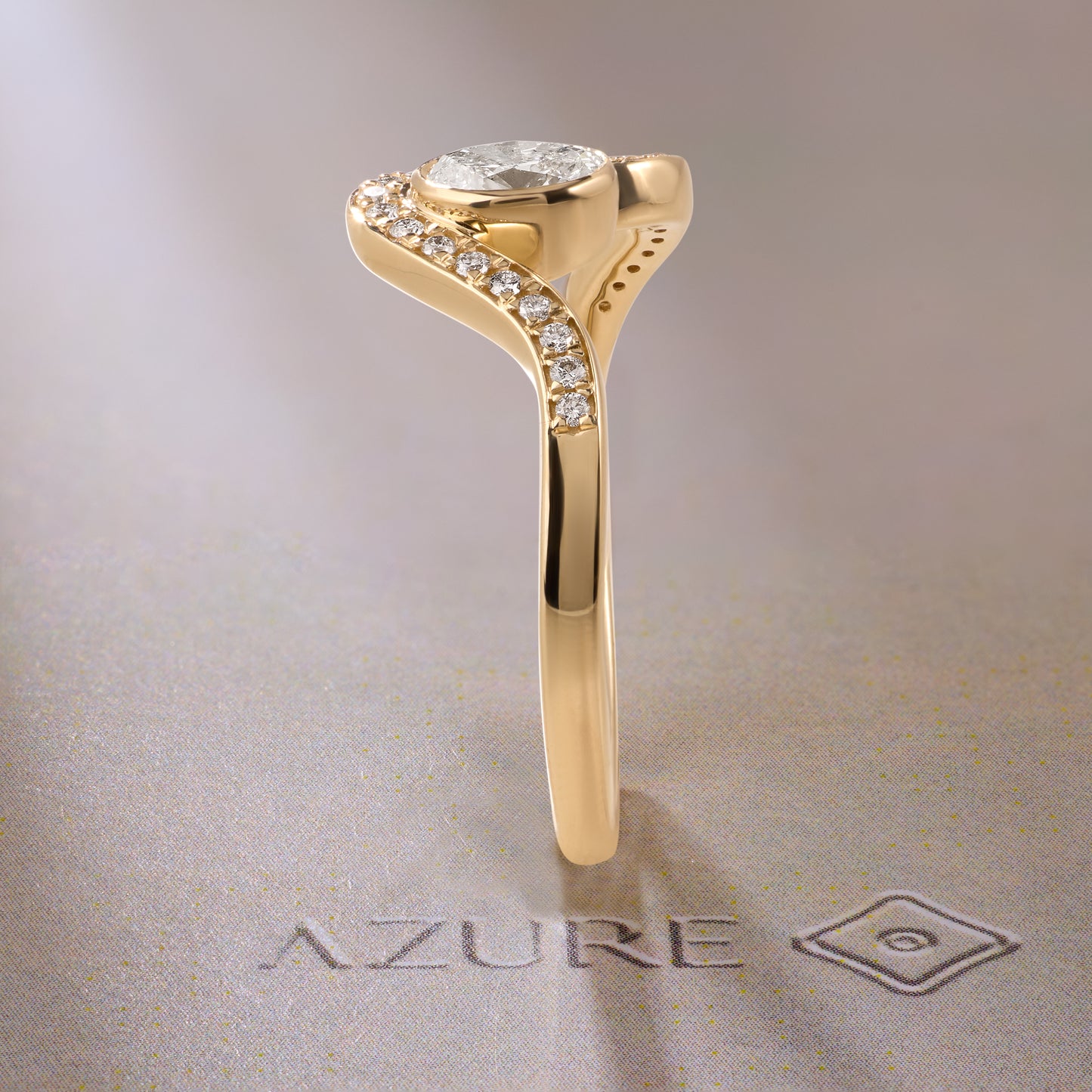 Oval & Round Diamond Wavy Band Ring