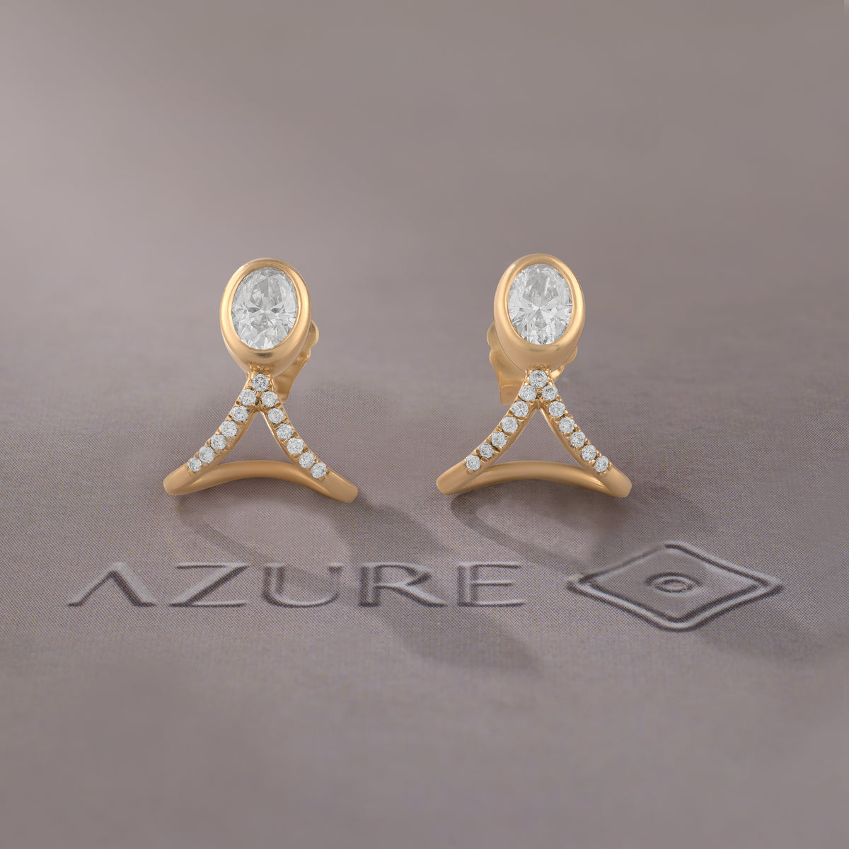 Oval And Round Diamond Earring